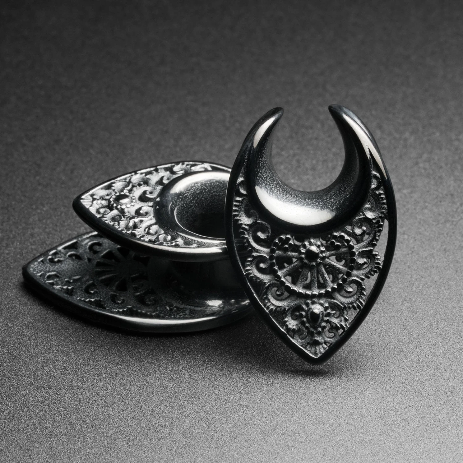 Black PVD Regal Shield Saddle Ear Weight 3 Black PVD Regal Shield Saddle Ear Weight