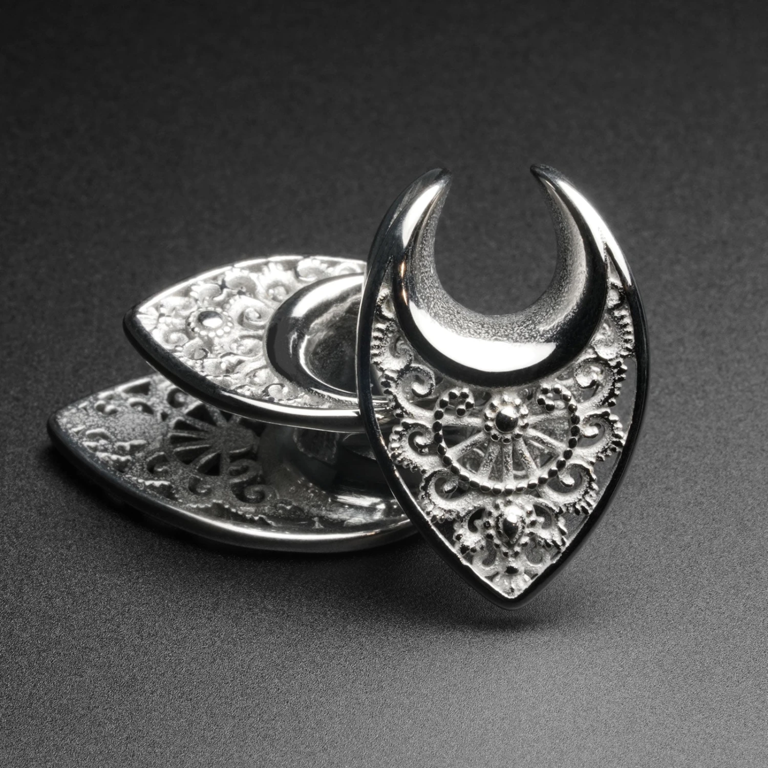 Surgical Steel Regal Shield Saddle Ear Weight 3 Surgical Steel Regal Shield Saddle Ear Weight
