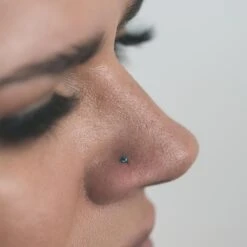 Bezel Set Aqua Jewelled Titanium Threadless Top -Stretch It Body Jewellery bezel set aqua jewelled titanium threadless top model shot