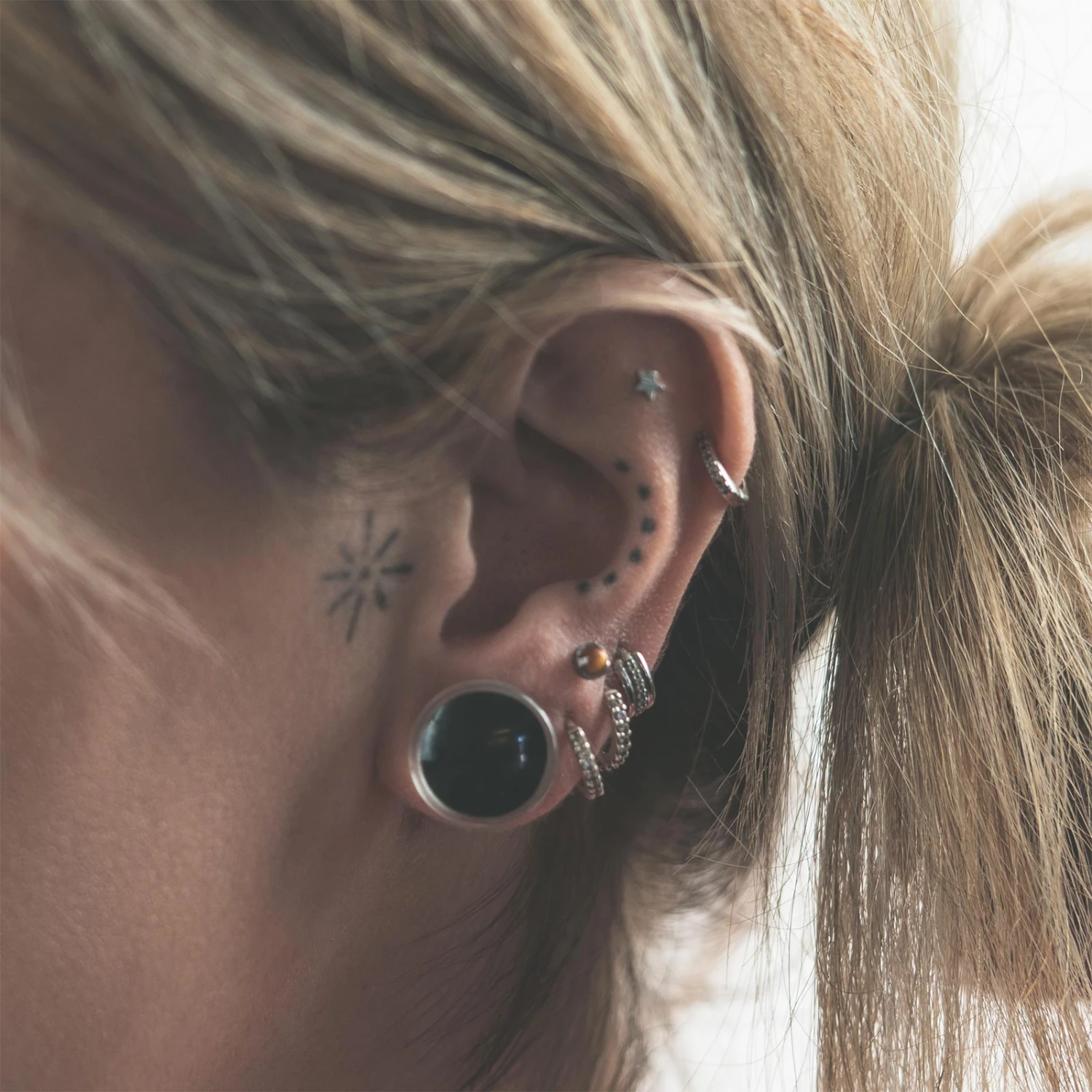 Black Backed Glass Single Flare Convex Plug 4 Black Backed Glass Single Flare Convex Plug - Image 2