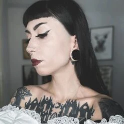 Black Glass Double Flare Plug -Stretch It Body Jewellery black glass double flare plug model shot female