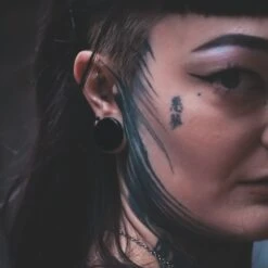 Black Onyx Double Flare Stone Plug 8 Black Onyx Double Flare Stone Plug -Stretch It Body Jewellery black onyx double flare stone plug model shot