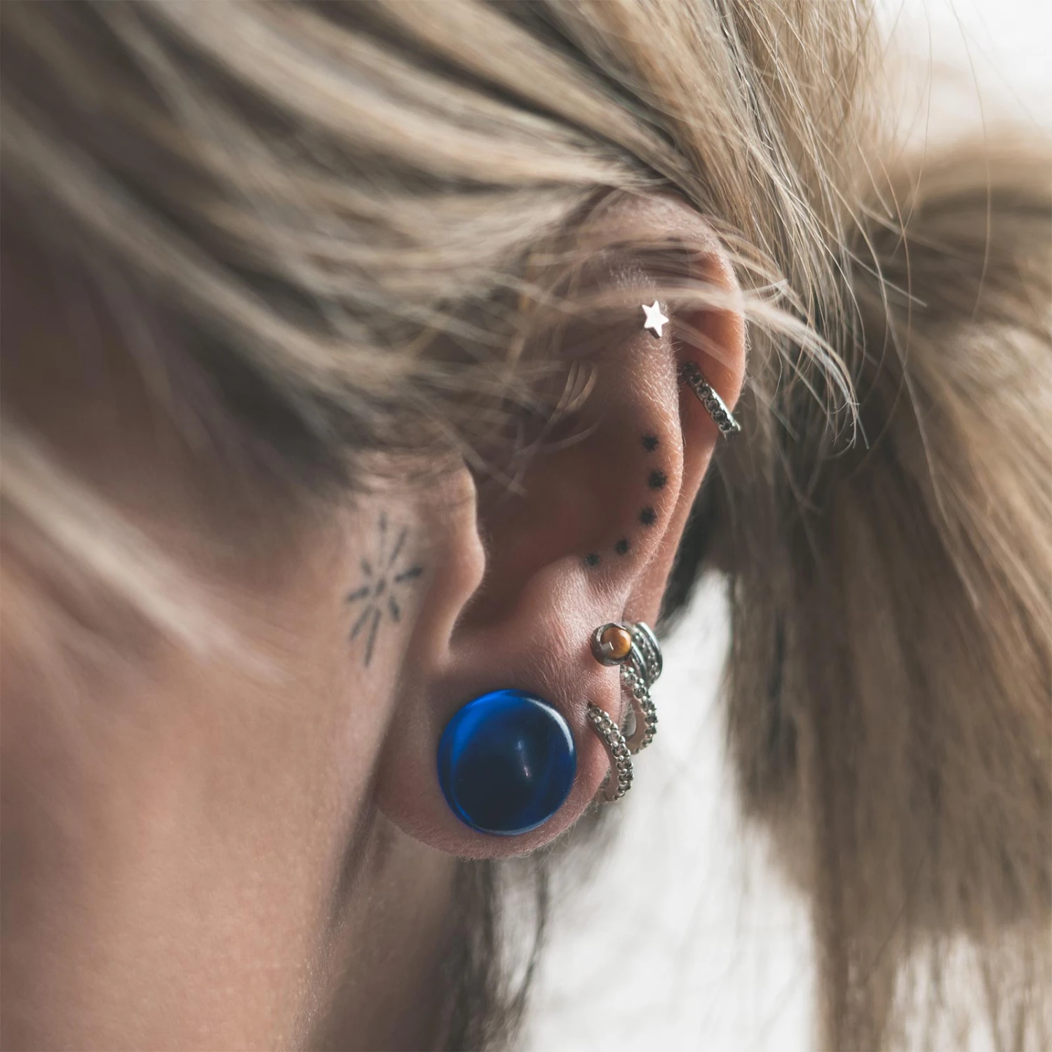 Blue Glass Single Flare Convex Plug 5 Blue Glass Single Flare Convex Plug - Image 3