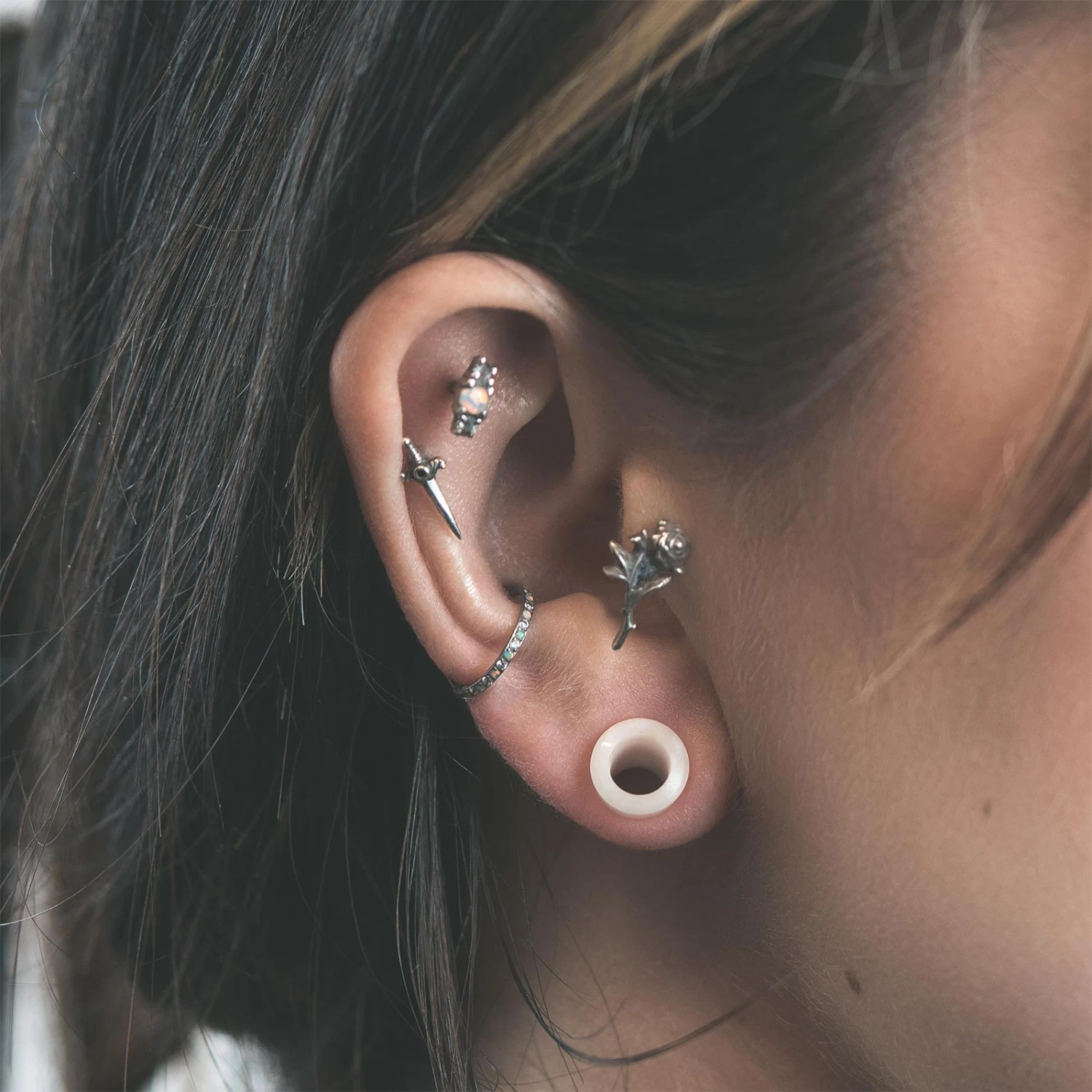 Bone Double Flare Tunnel 4 Bone Double Flare Tunnel - Image 2