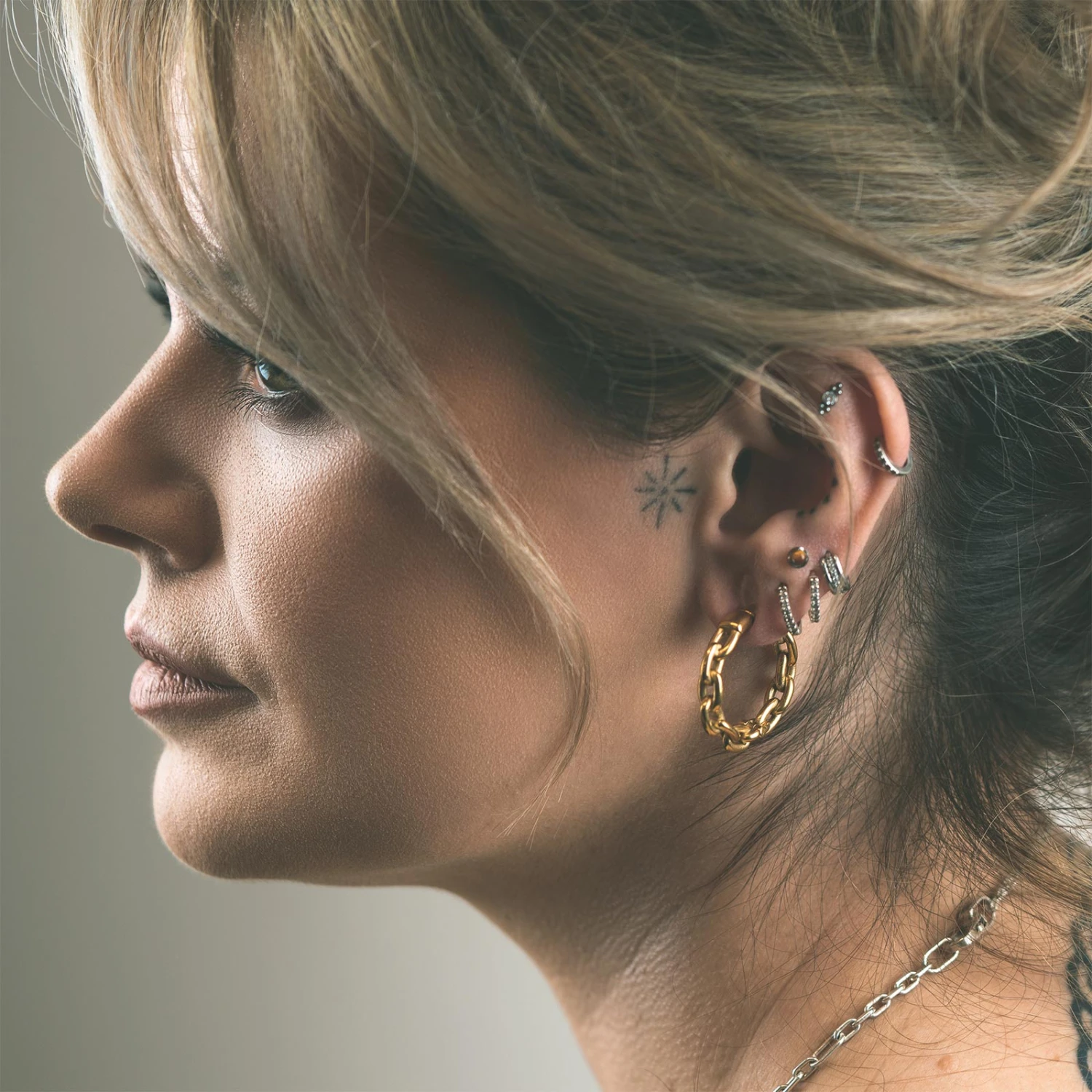 Cable Chain Hoop Gold PVD Magnetic Ear Weight 5 Cable Chain Hoop Gold PVD Magnetic Ear Weight - Image 3