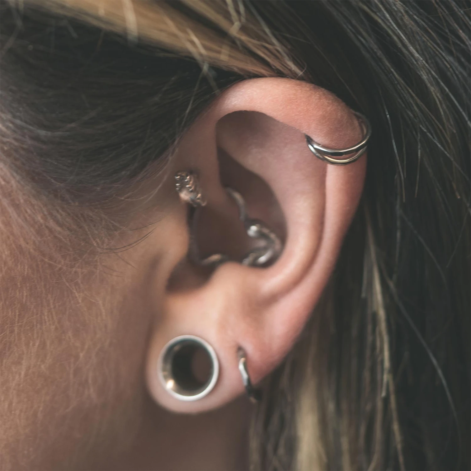 Double Faceted Hoop Titanium Hinged Segment Ring 5 Double Faceted Hoop Titanium Hinged Segment Ring - Image 3