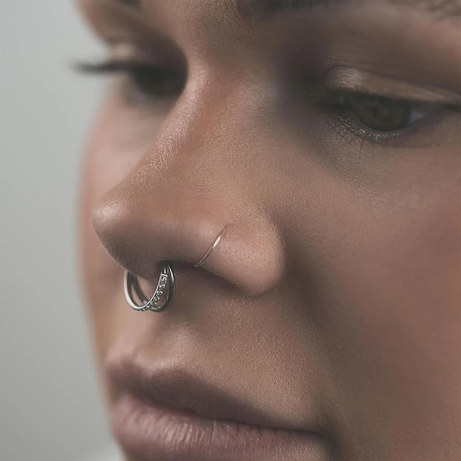 Double Hoop Single Jewelled Titanium Hinged Segment Ring 4 Double Hoop Single Jewelled Titanium Hinged Segment Ring - Image 2