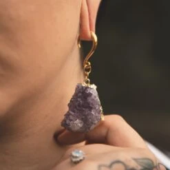 Druzy Amethyst & Gold PVD Surgical Steel Ear Weight -Stretch It Body Jewellery druzy amethyst gold pvd surgical steel ear weight model shot close up