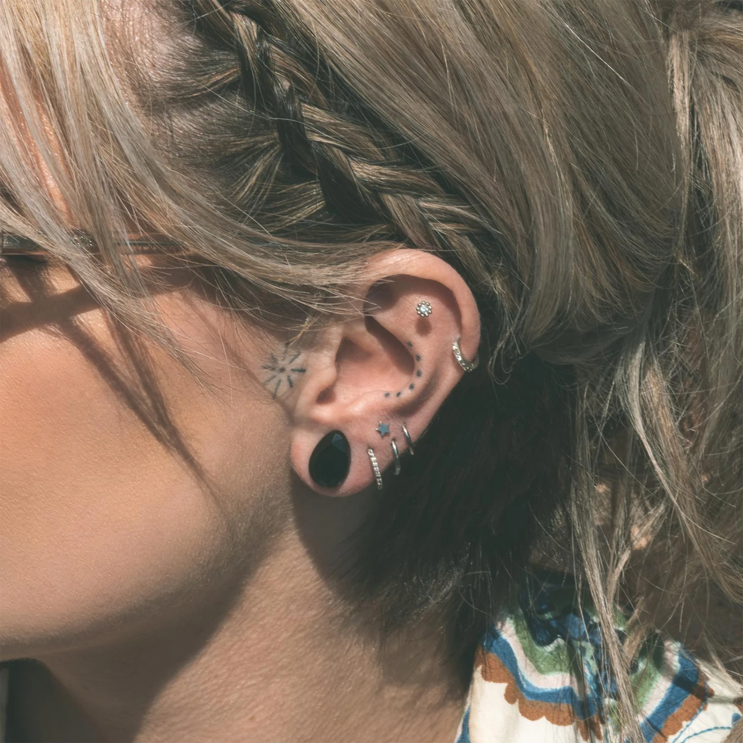 Faceted Black Glass Double Flare Teardrop Plug 6 Faceted Black Glass Double Flare Teardrop Plug - Image 4