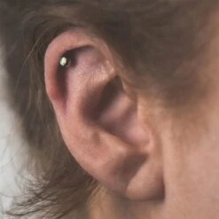 Fire & Snow Front Facing Synth Opal Titanium Threadless Top -Stretch It Body Jewellery fire snow front facing synth opal titanium threadless top model shot