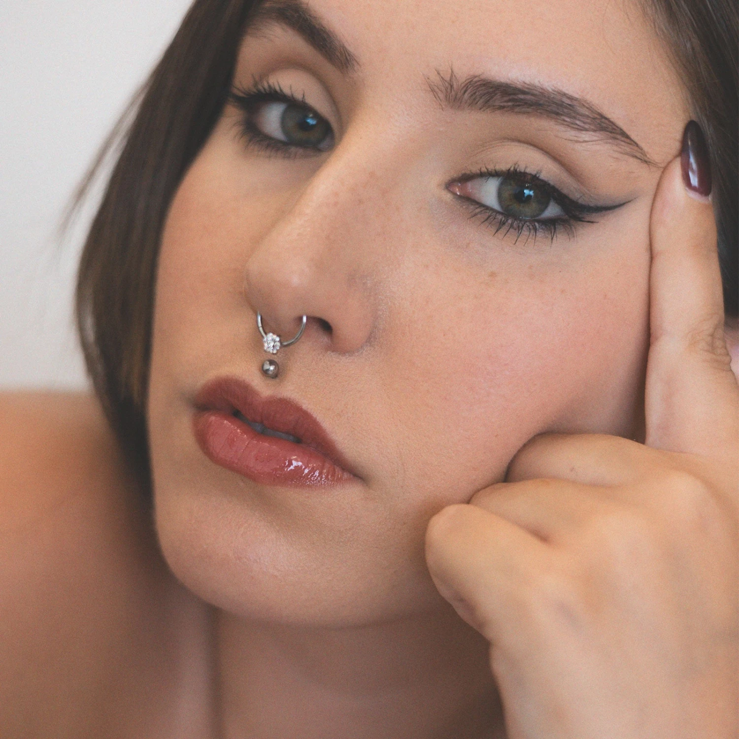 Flower Jewel Titanium Septum Clicker 5 Flower Jewel Titanium Septum Clicker - Image 3