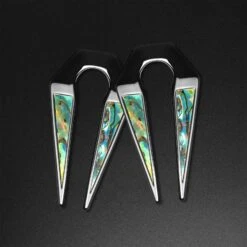 Geometric Keyhole Shell & Black PVD Ear Weight