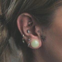 Glow In The Dark Glass Single Flare Convex Plug -Stretch It Body Jewellery glow in the dark glass single flare convex plug model shot