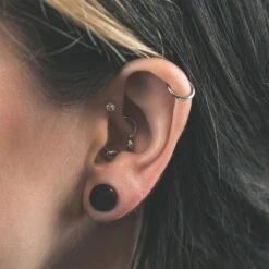 Horn Double Flare Convex Plug -Stretch It Body Jewellery horn double flare convex plug model shot