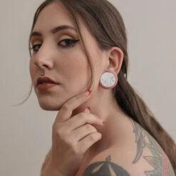 Howlite Double Flare Stone Plug -Stretch It Body Jewellery howlite double flare stone plug model shot