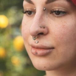 Opalite Drop & Brass Seamless Septum Ring -Stretch It Body Jewellery opalite drop brass seamless septum ring model shot