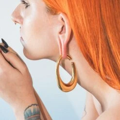 Oval Gold PVD Surgical Steel Ear Weight 8 Oval Gold PVD Surgical Steel Ear Weight -Stretch It Body Jewellery oval gold pvd surgical steel ear weight model shot