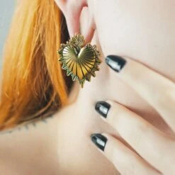 Punk Vintage Heart Gold PVD Ear Weight -Stretch It Body Jewellery punk vintage heart gold pvd ear weight model shot close up 46e774dd a9ea 443a a783 d3b8ec4b82bd