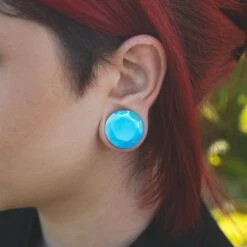 Purple Faceted Aurora Glass Double Flare Plug -Stretch It Body Jewellery purple faceted aurora glass double flare plug model shot close up