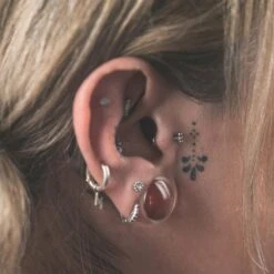 Red Backed Glass Single Flare Convex Plug -Stretch It Body Jewellery red backed glass single flare convex plug model shot side shot