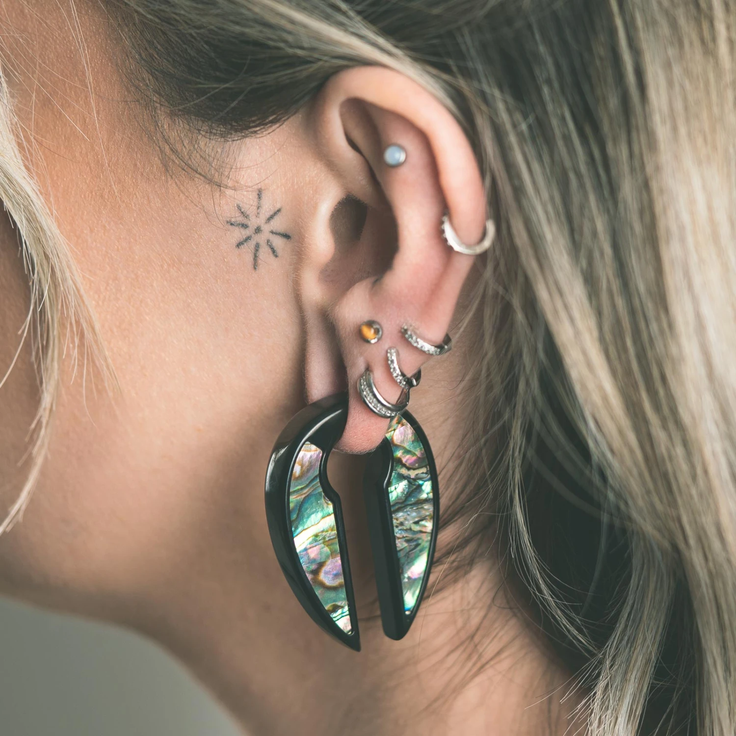 Shell Inlaid Keyhole & Black PVD Ear Weight 5 Shell Inlaid Keyhole & Black PVD Ear Weight - Image 3