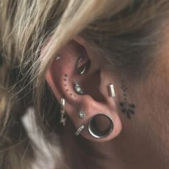 Silver Bar 925 Silver Threadless Top -Stretch It Body Jewellery silver bar 925 silver threadless top model shot