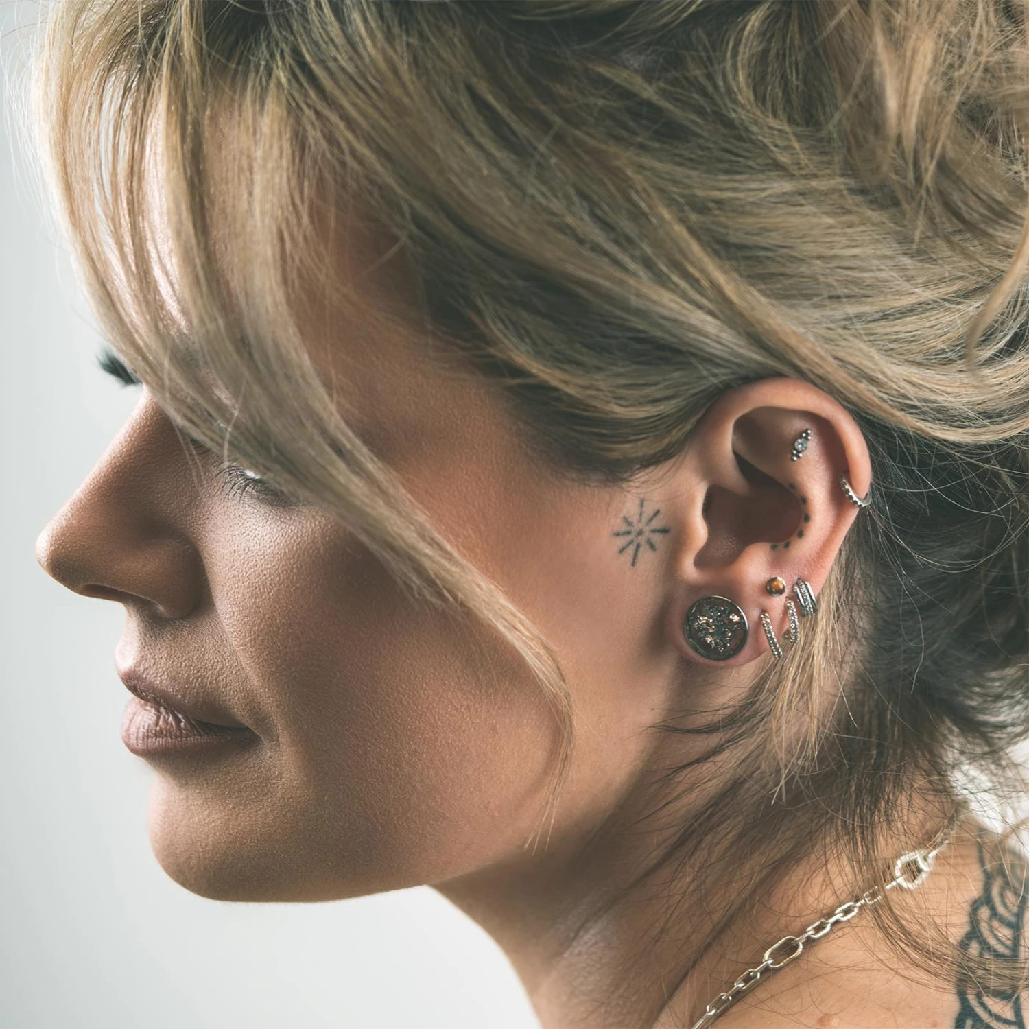 Silver Flake Double Flare Surgical Steel Plug 4 Silver Flake Double Flare Surgical Steel Plug - Image 2