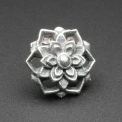 Bird's-eye Lotus Flower 925 Silver Threadless Top