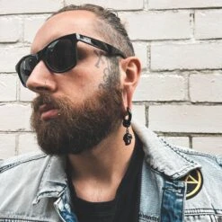 Skull Hanger Black PVD Magnetic Ear Weight -Stretch It Body Jewellery skull hanger black pvd magnetic ear weight model shot