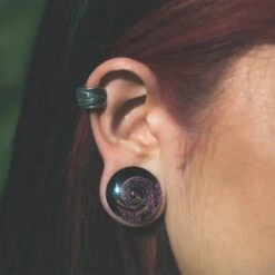 Snake Pattern White Brass Ear Cuff -Stretch It Body Jewellery snake pattern white brass ea cuff model shot close up