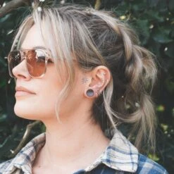 Sono Wood Double Flare Concave Plug -Stretch It Body Jewellery sono wood double flare concave plug model shot