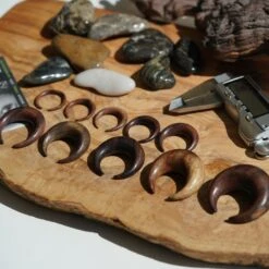 Sono Wood Pincher 8 Sono Wood Pincher -Stretch It Body Jewellery sono wood pincher group shot two