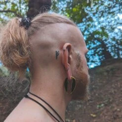 Stone Inlaid Keyhole & Gold PVD Ear Weight -Stretch It Body Jewellery stone inlaid keyhole gold pvd ear weight model shot