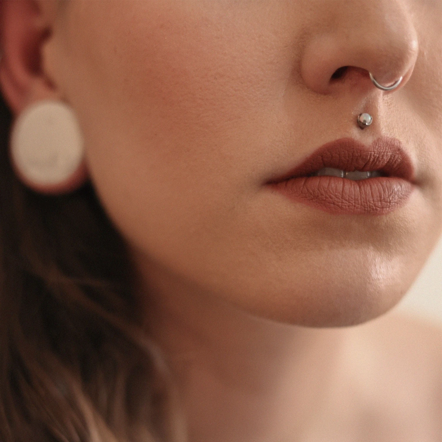 Three Prong Synth White Opal & Titanium Threadless Top 5 Three Prong Synth White Opal & Titanium Threadless Top - Image 3