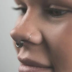 Triple Welded Titanium Hinged Segment Ring -Stretch It Body Jewellery triple welded titanium hinged segment ring model shot