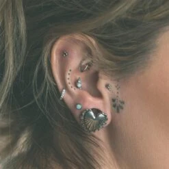 Vintage Heart Surgical Steel Plug (Hollow Backed) -Stretch It Body Jewellery vintage heart surgical steel plug hollow backed model shot close up