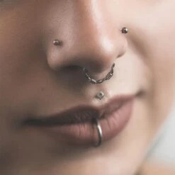 Wire Twist Titanium Septum Clicker Ring -Stretch It Body Jewellery wire twist titanium septum clicker ring model shot side shot