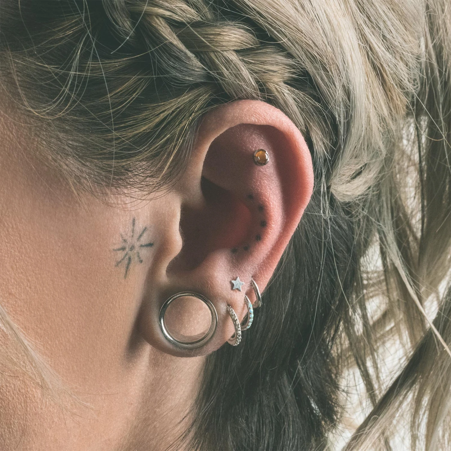 Three Prong Yellow Tiger's Eye & Titanium Threadless Top 4 Three Prong Yellow Tiger's Eye & Titanium Threadless Top - Image 2